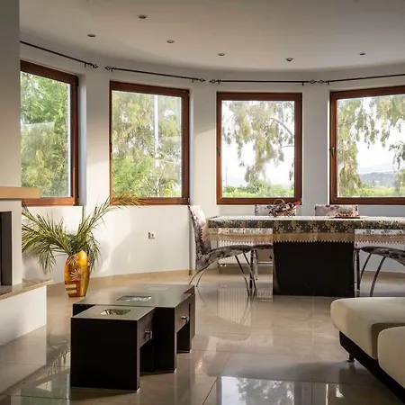 Maia Luxury Pool * Afantou