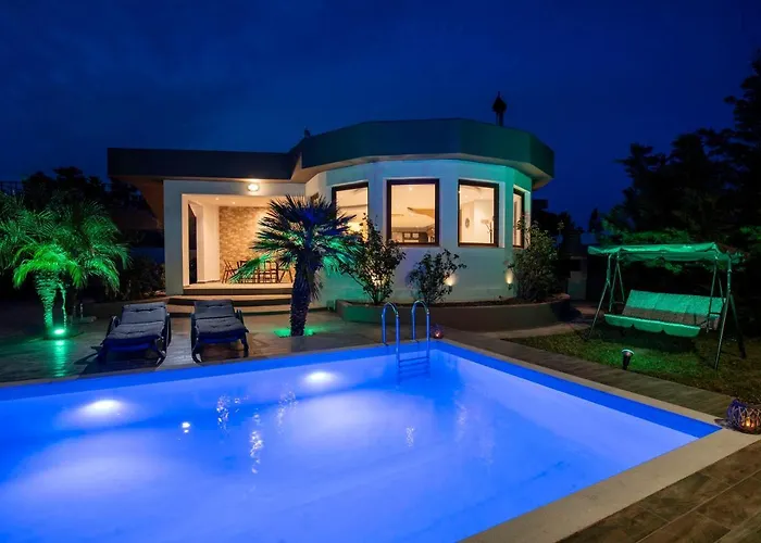 Villa Maia Luxury Pool