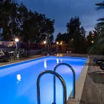 Maia Luxury Pool