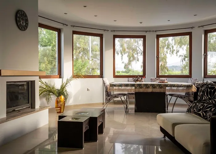 Maia Luxury Pool * Afantou