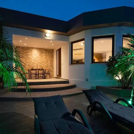 Maia Luxury Pool ヴィラ アファンドウ