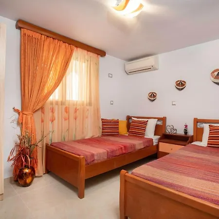 Maia Luxury Pool 빌라 아판토우